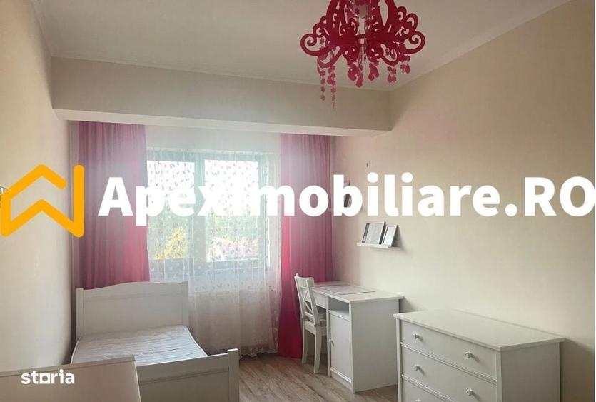 Apartament cu 3 camere decomandat în Tei