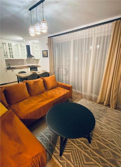 Apartament cu 2 camere semidecomandat, mobilat în Aradului