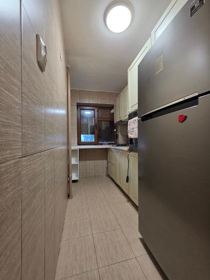 Apartament cu 3 camere semidecomandat în Giurgiului