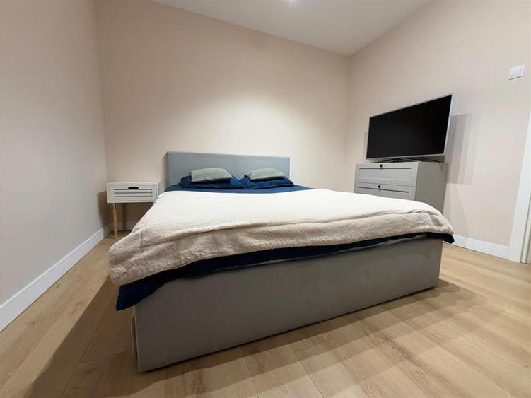 Apartament cu 3 camere decomandat, mobilat în Podu Roș
