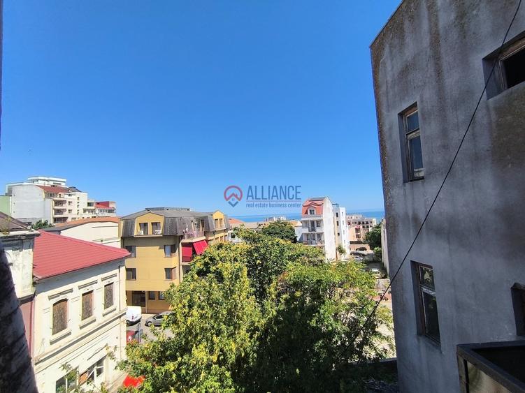 Apartament cu 3 camere semidecomandat în Peninsula