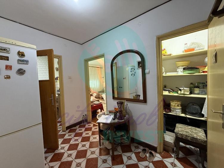 Apartament cu 3 camere semidecomandat în Vatra Luminoasă