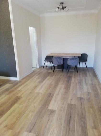 Casă cu 3 camere decomandat în Siderurgiștilor