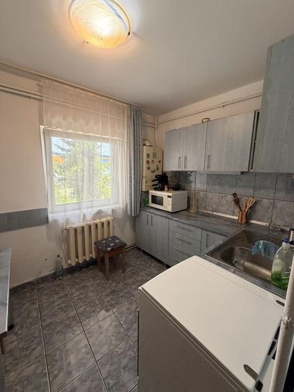 Apartament cu 4 camere decomandat în Exterior Vest