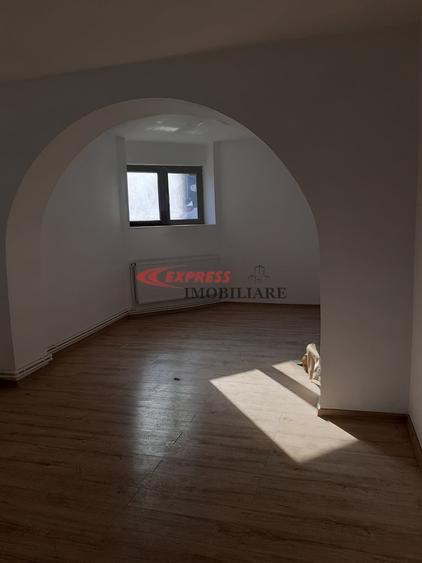 Apartament cu 2 camere semidecomandat în Titulescu