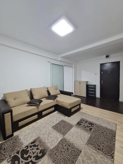 Apartament cu 2 camere semidecomandat, mobilat în