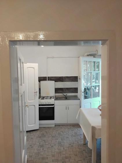 Inchiriez apartament cu o camera, baie si bucatarie utilate, curat proaspat zugravit, apartamentul e - 4