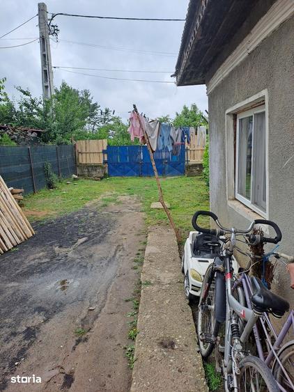 Casă cu 3 camere cu Teren 1215 Mp în Barza