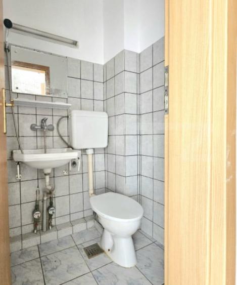 Apartament cu 5 camere decomandat în Complex Studențesc