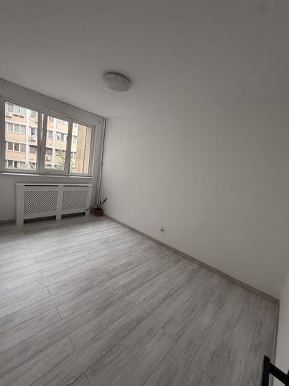Apartament cu 3 camere decomandat în Universitate