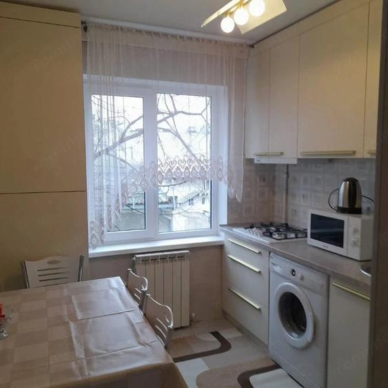 Apartament cu 2 camere decomandat în Berceni