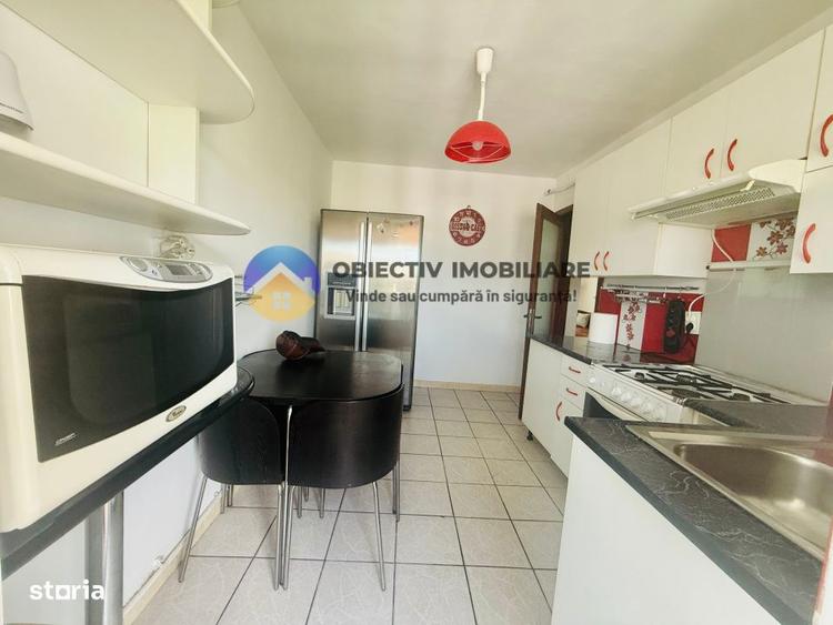 Apartament cu 3 camere decomandat în Central