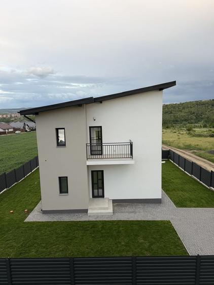 Casă cu 4 camere în Valea Adâncă