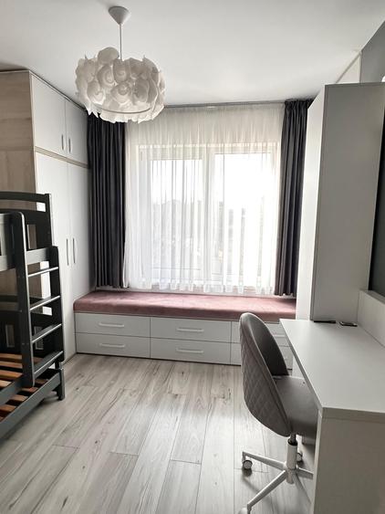 Apartament cu 3 camere decomandat, mobilat în Nicolina