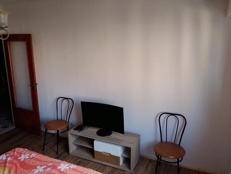Apartament cu 3 camere decomandat în Exterior Vest