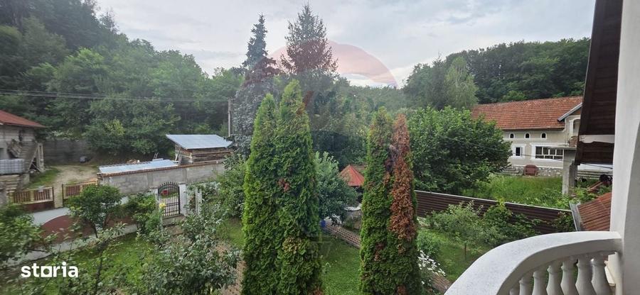 Casă cu 4 camere în Căprioru