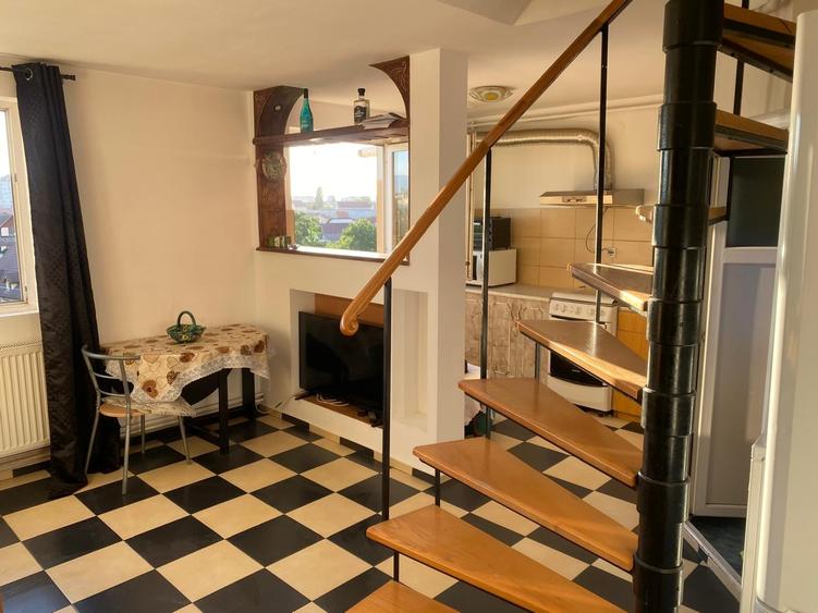 Apartament cu 3 camere decomandat, mobilat în Central