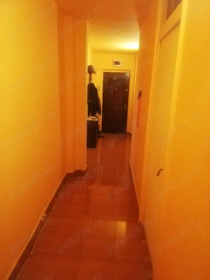 Apartament cu 5 camere decomandat în Dâmbovița