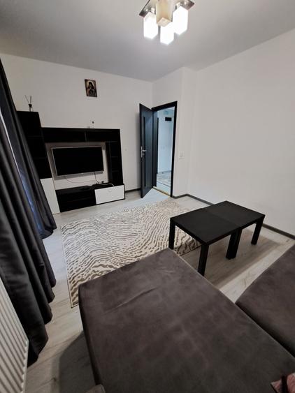 Apartament cu 2 camere decomandat în Roșu — fotografia 1