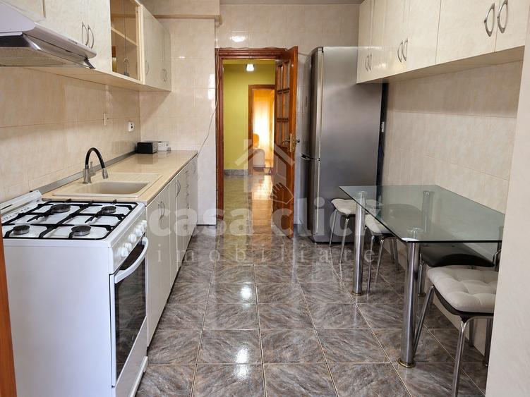 Apartament cu 3 camere decomandat în I. C. Frimu