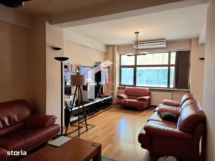 Apartament cu 4 camere decomandat în Democrației