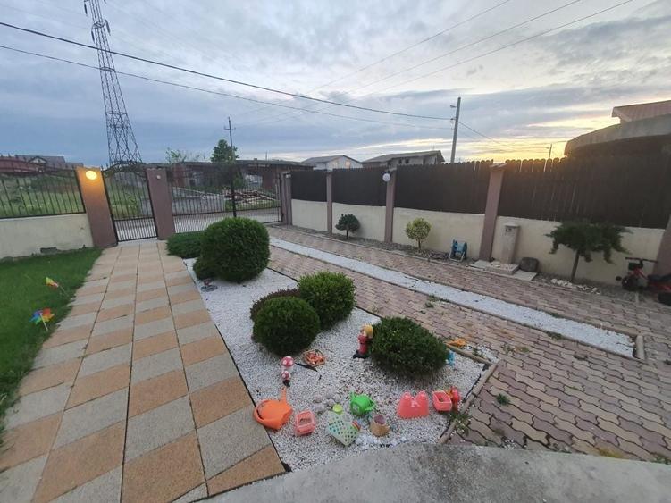Casă cu 4 camere în Popoveni