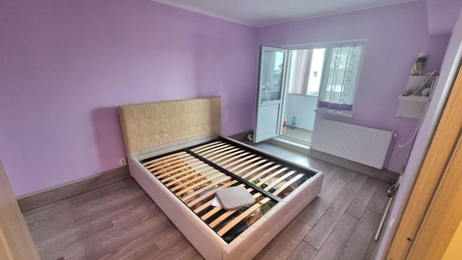 Apartament cu 3 camere decomandat în Sârbi