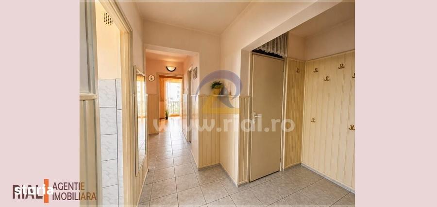 Apartament cu 3 camere decomandat în Vitrometan