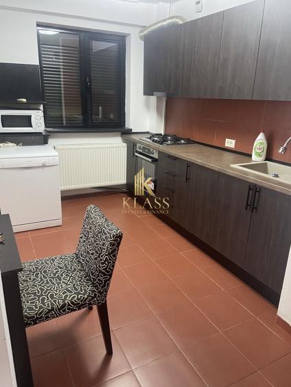 Apartament cu 3 camere decomandat, mobilat în Victoriei