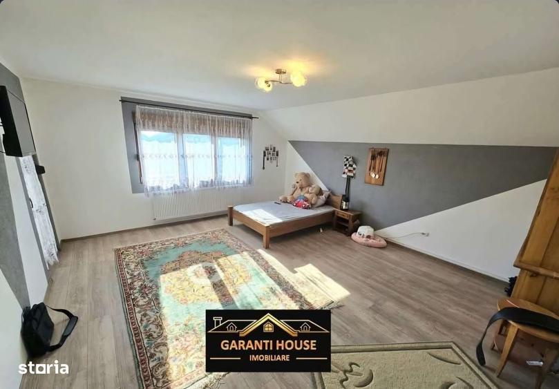 Casă cu 4 camere în Săsar