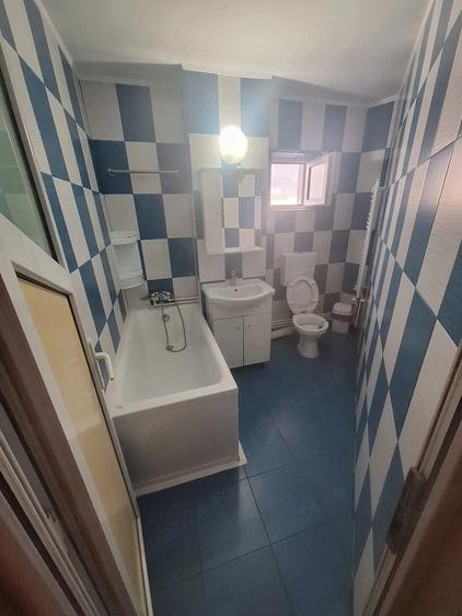 Apartament cu 3 camere decomandat în Sud