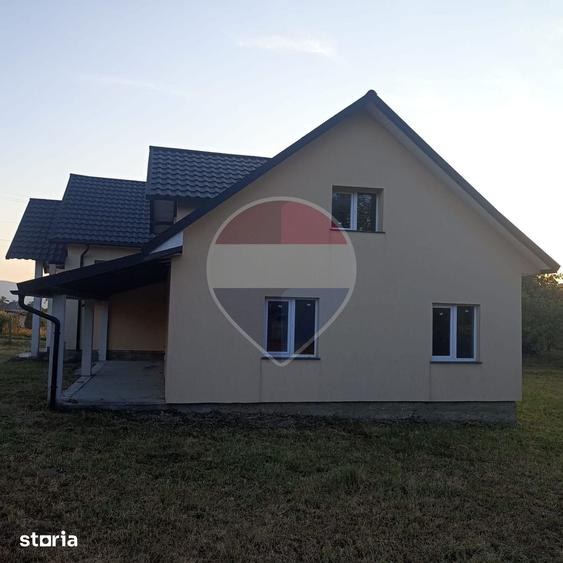 Casă cu 5 camere cu Teren 1850 Mp în Cernești