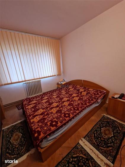 Apartament cu 3 camere semidecomandat în Girocului