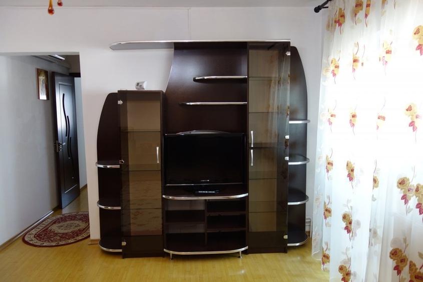Apartament cu 2 camere semidecomandat, mobilat în Central