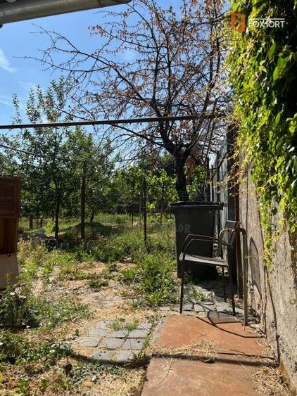 Casă individuală cu 6 camere cu Canalizare în Lipovei