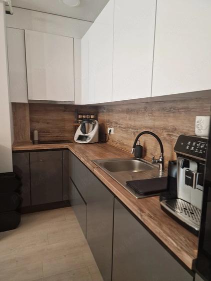 Proprietar! Vand apartament 2 camere - 60mp, 2 locuri de parcare - 4