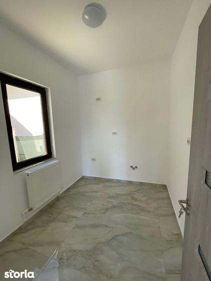 Casă cu 4 camere cu Teren 400 Mp în Lumina
