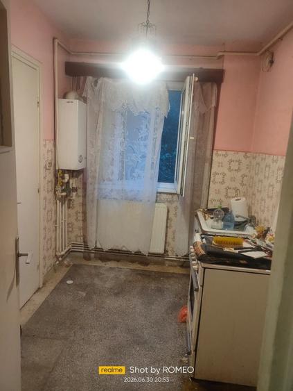 Apartament cu 2 camere semidecomandat în Letea