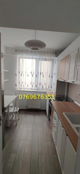 Apartament cu 3 camere semidecomandat în Basarab