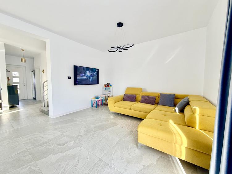 Duplex cu 4 camere cu Teren 273 Mp în Moșnița Nouă