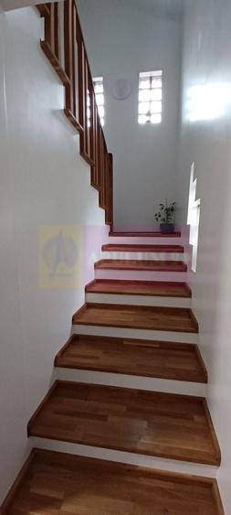 Casă individuală cu 4 camere cu Canalizare în Săbăreni