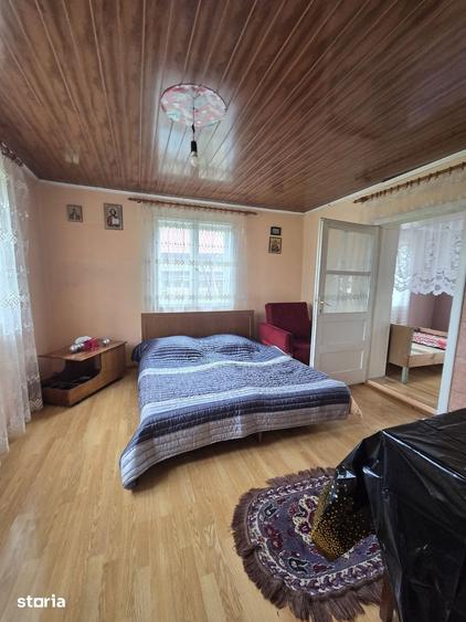 Casă cu 4 camere cu Teren 1500 Mp în Zamostea