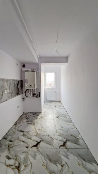 Apartament cu 3 camere decomandat în Andronache