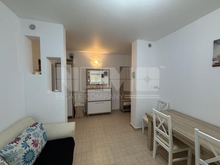 Apartament cu 2 camere semidecomandat, mobilat în Central