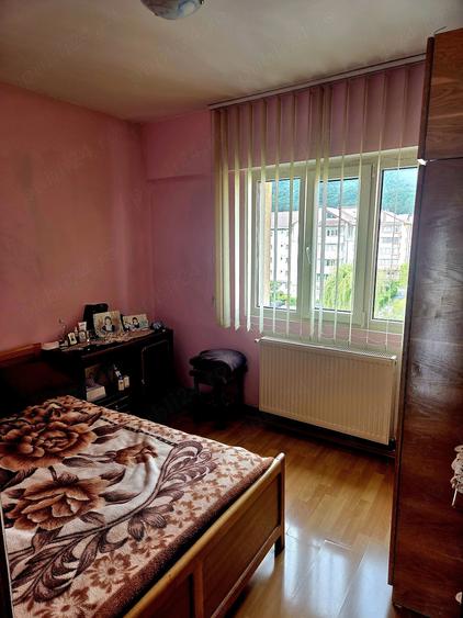 Apartament cu 3 camere decomandat în Noua