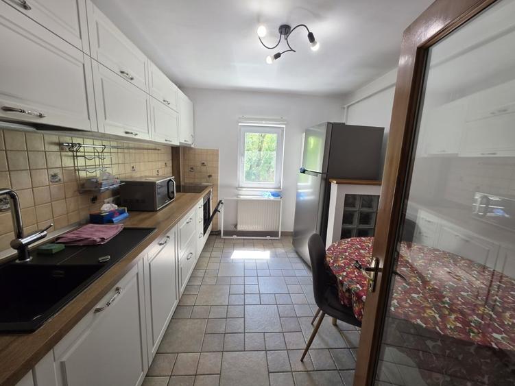 Apartament cu 4 camere decomandat în Fundeni