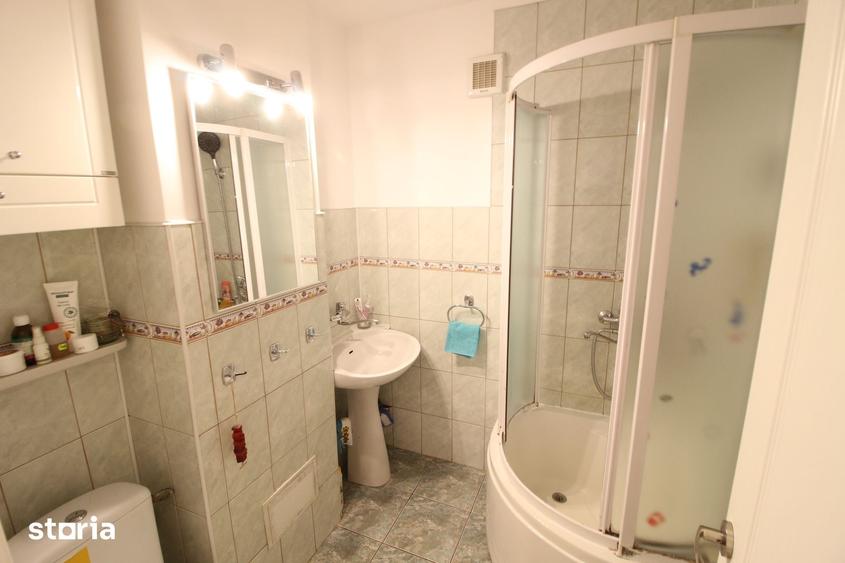Apartament cu 4 camere decomandat în Piața Centrală