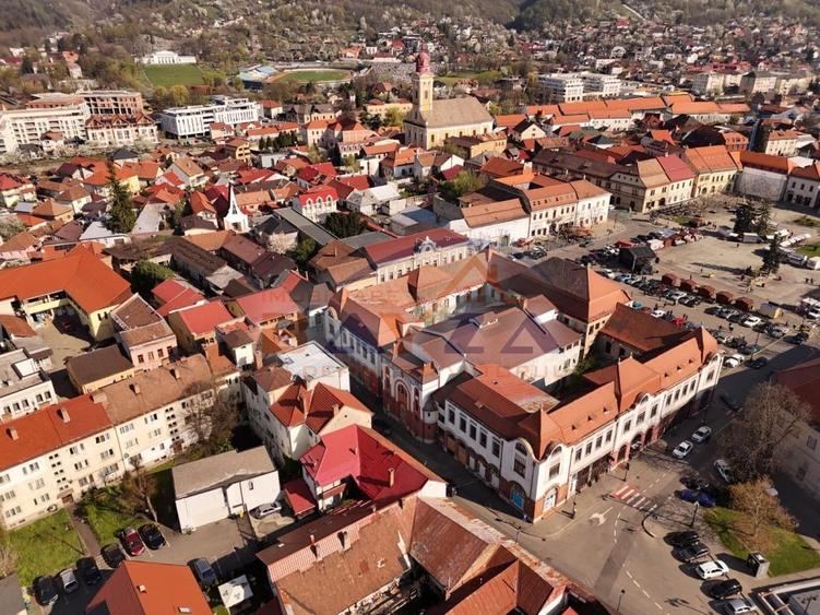 Apartament cu 3 camere decomandat în Orașul Vechi