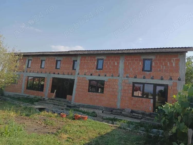 Casă cu Teren 1000 Mp în Câmpu Mare