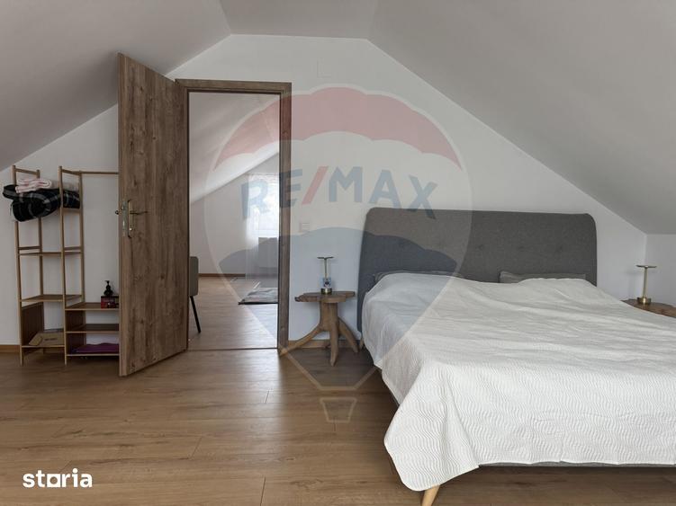 Casă cu 6 camere cu Teren 2800 Mp în Livada